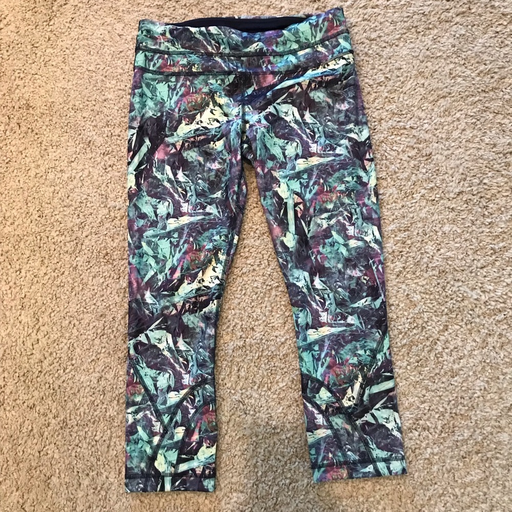 Lululemon crop legging size 6